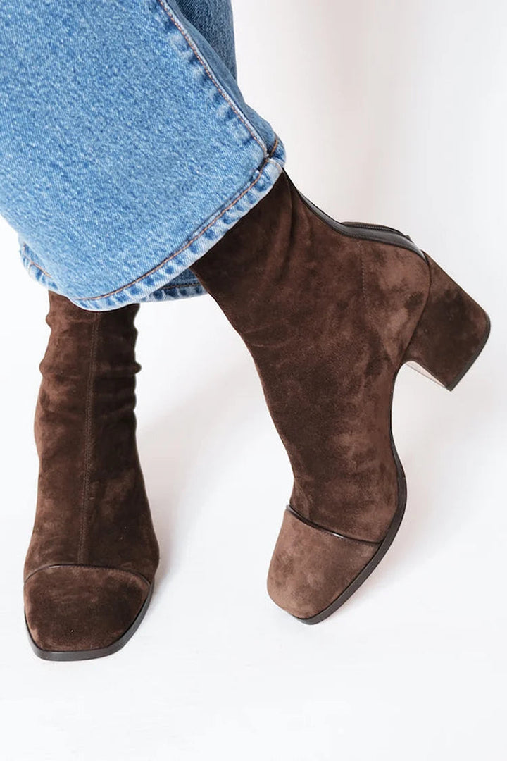 Elegant Heeled Boots for Women 2