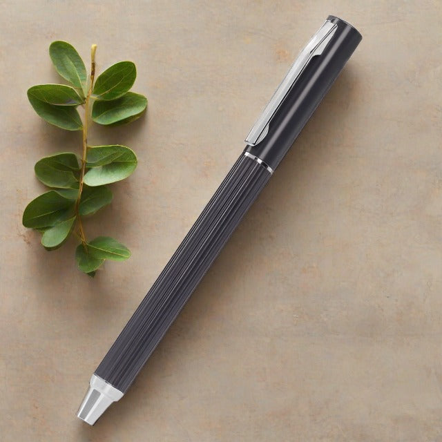 Retractable Fountain Pen with Steel Nib in Five Colors 4