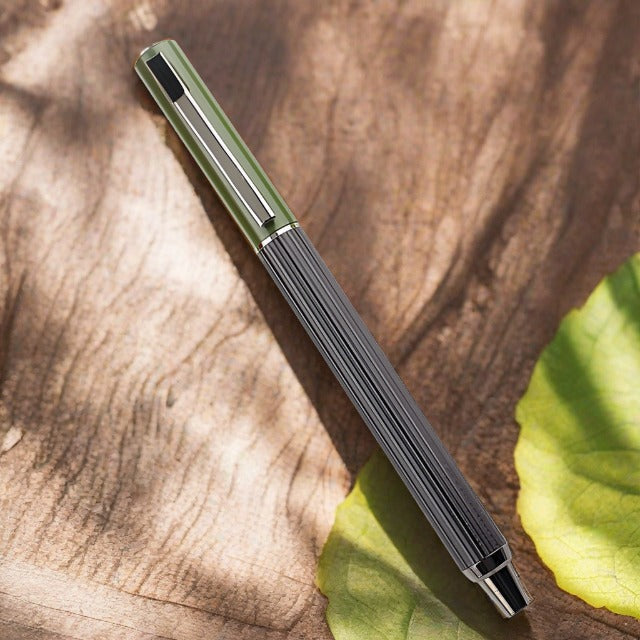 Retractable Fountain Pen with Steel Nib in Five Colors 3