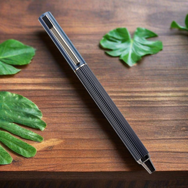 Retractable Fountain Pen with Steel Nib in Five Colors 5
