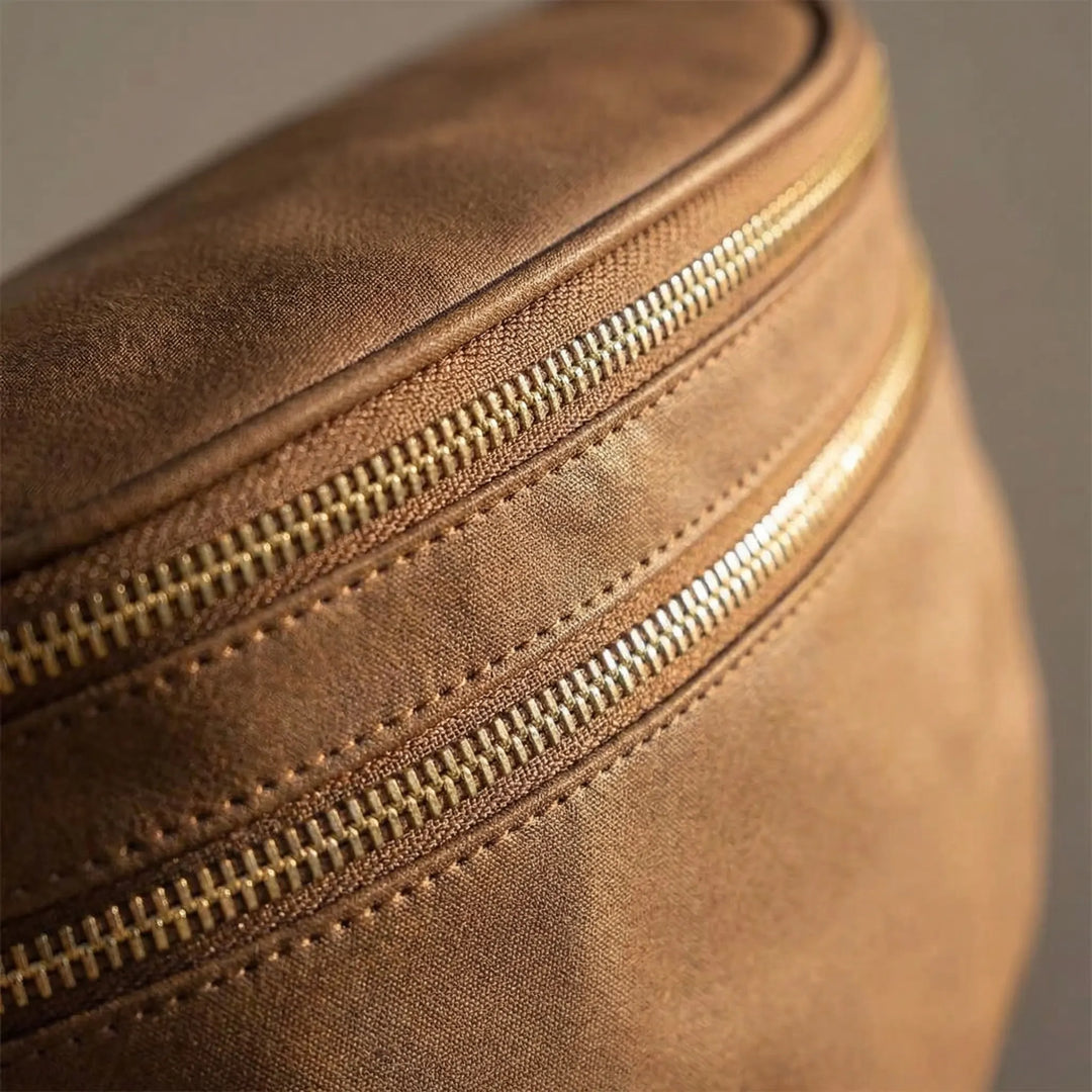 Curved Saddle Shape Bag - Slingera