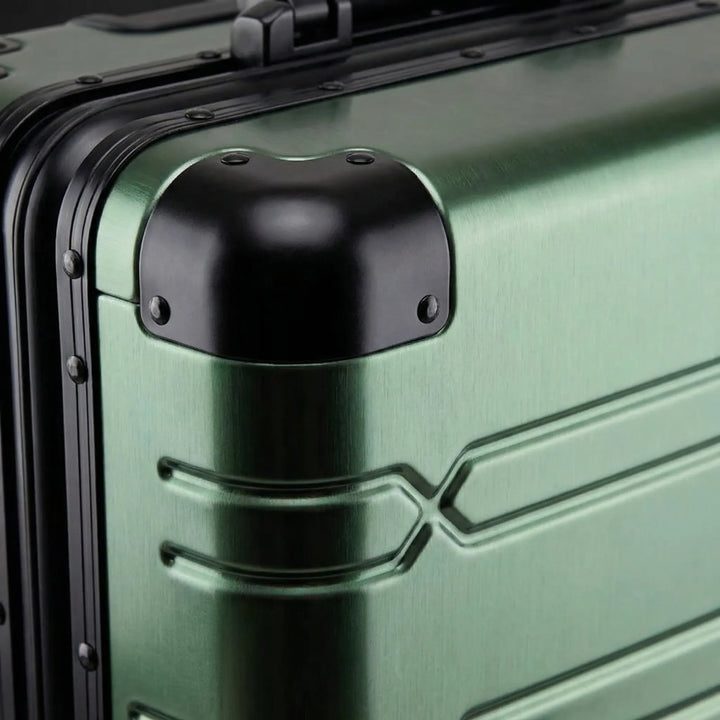 Hard-Shell Spinner Suitcase - Voyantis
