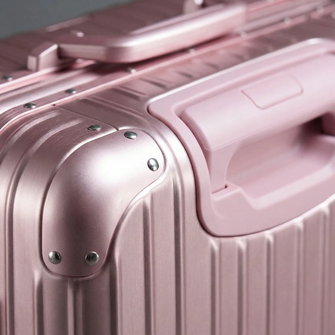 Hard Shell Spinner Suitcase - AeroTrek