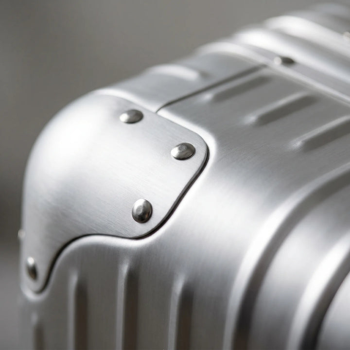 Hard Shell Spinner Suitcase - Aerolith