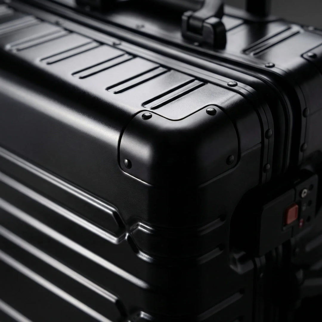Hard Shell Spinner Suitcase - Trekova