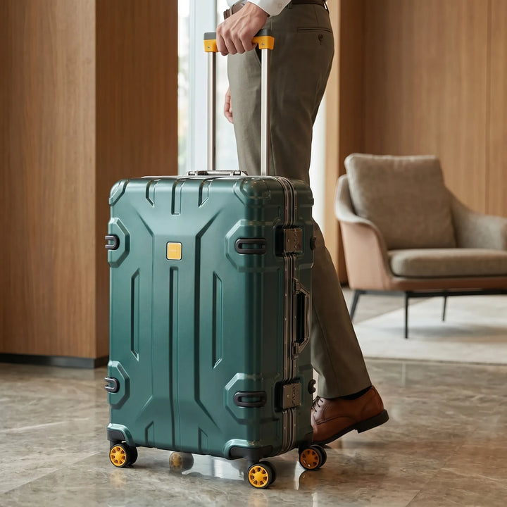 Hard Shell Suitcase - Aerotrek