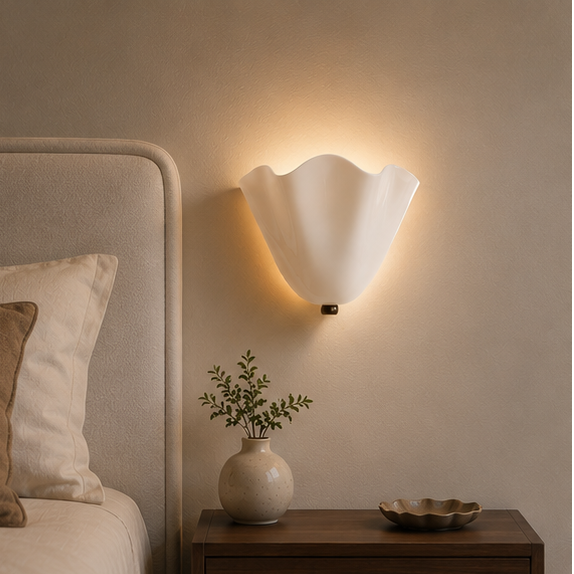 Retro Stained Glass Wall Sconce with Warm LED Light for Elegant Home Decor 1