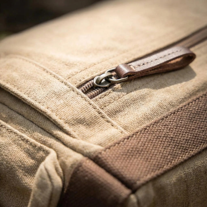 Spacious Vintage-Style Messenger Bag - Haulavik