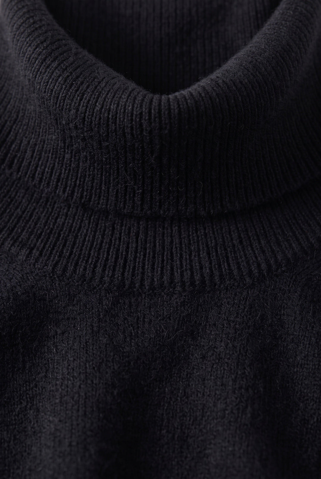 Women's Roll Neck Sweater with Ribbed Trims 3