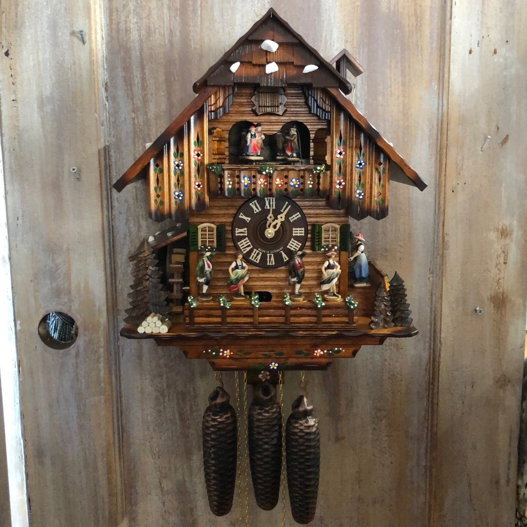 Traditional Wooden Cuckoo Clock in Chalet Design with Music, Pendulum and Night Shutoff 12