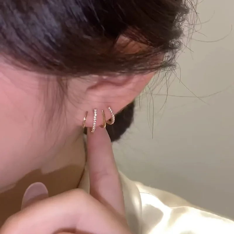 Sparkling 4-Claw Stud Earrings, Lightweight Hypoallergenic Everyday Jewelry 3