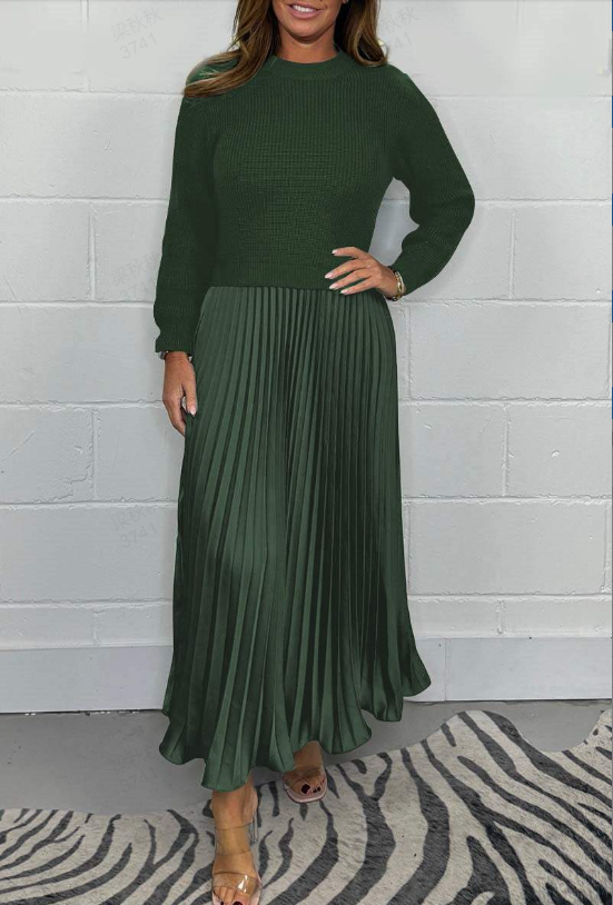 Sweatshirt Dress with Pleated Maxi Skirt and Patchwork Print 5